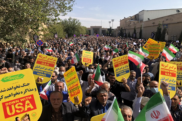 راهپیمایی نمازگزاران تهرانی در محکومیت حادثه تروریستی کرمان راهپیمایی نمازگزاران تهرانی در محکومیت حادثه تروریستی کرمان