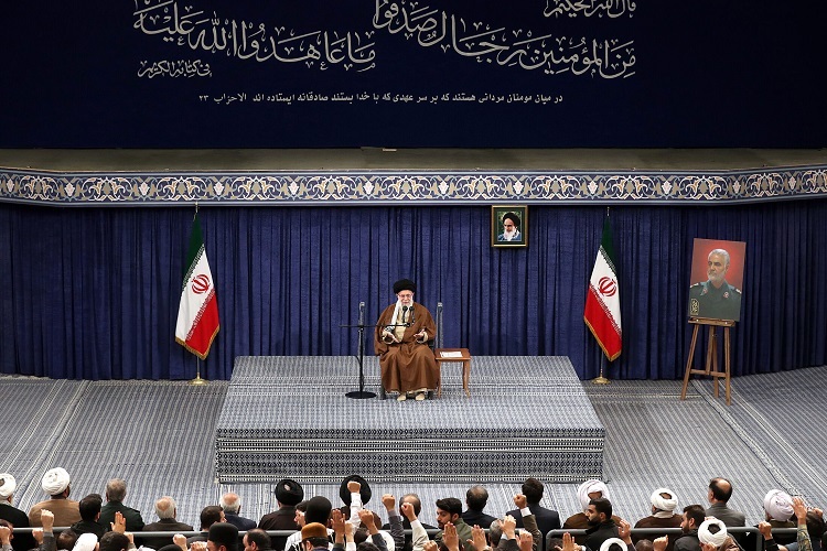 آیت الله خامنه ای رهبر انقلاب اسلامی