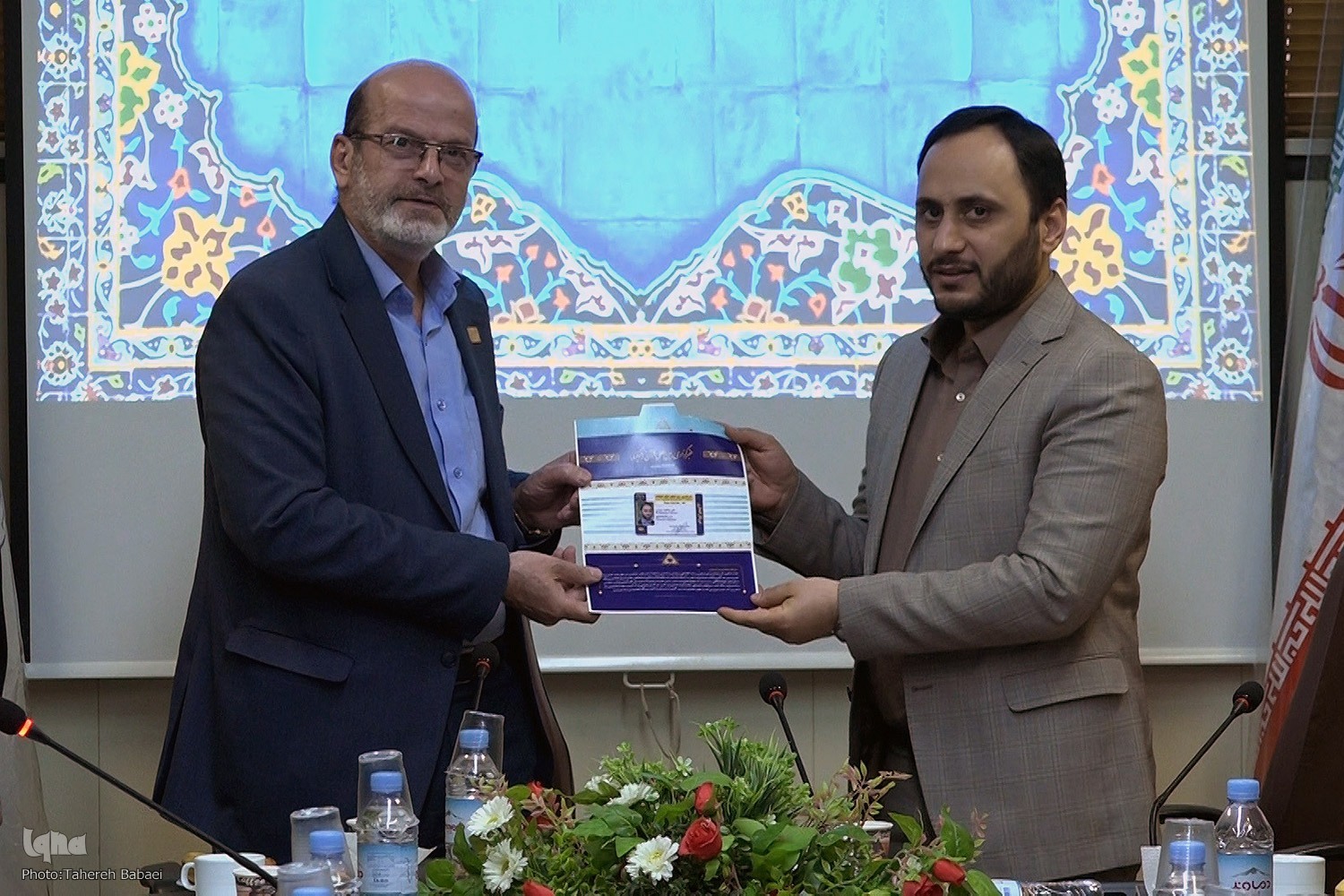 مبانی قرآنی اهمیت حضور مردم در صحنه و اثرگذاری آنها را به صراحت بیان می‌کند