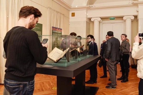 نمایش «نسخ خطی قرآن» و «هنر کتابآرایی ایرانی» در مسکو نمایش «نسخ خطی قرآن» و «هنر کتابآرایی ایرانی» در مسکو