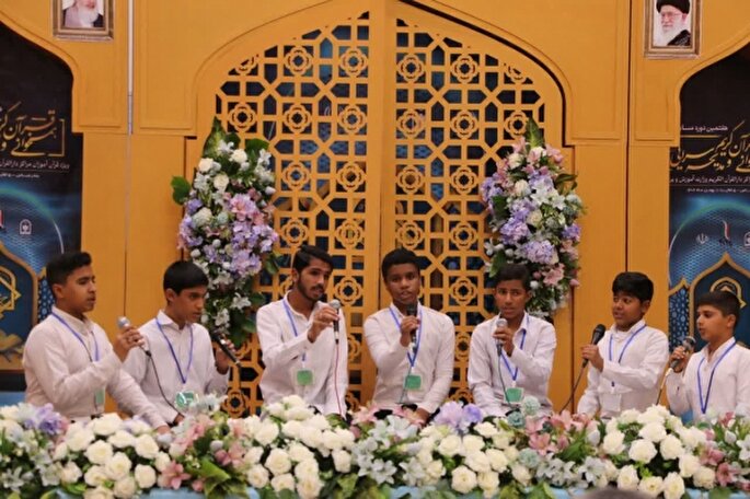 رقابت ۱۸ گروه پسران در مسابقات هم‌خوانی و مدیحه‌سرایی در بندرعباس
