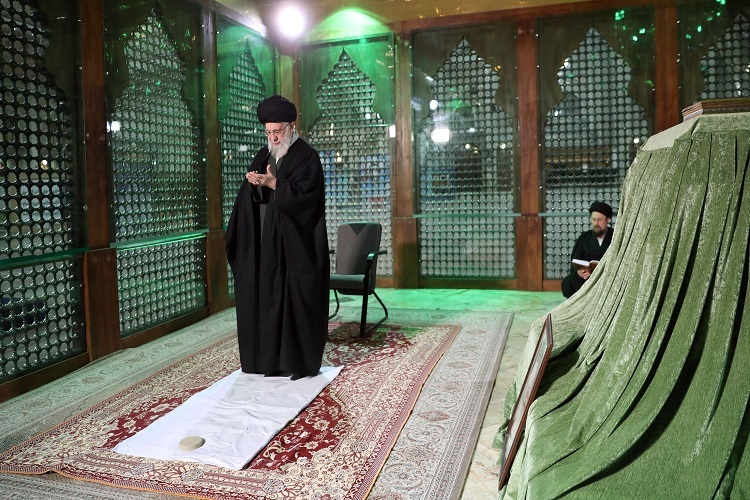 حضور رهبر انقلاب اسلامی در حرم مطهر امام راحل