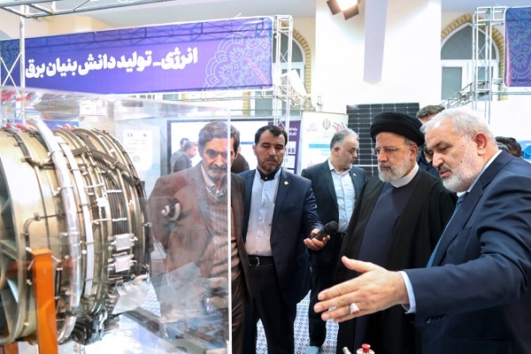 بازدید سه ساعته رئیسجمهور از نمایشگاه «توانمندیهای تولیدات داخل» بازدید سه ساعته رئیسجمهور از نمایشگاه «توانمندیهای تولیدات داخل»
