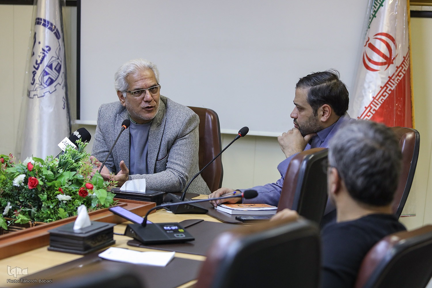 آمار توجه به زبان فارسی پس از انقلاب اسلامی بالا رفته است + فیلم