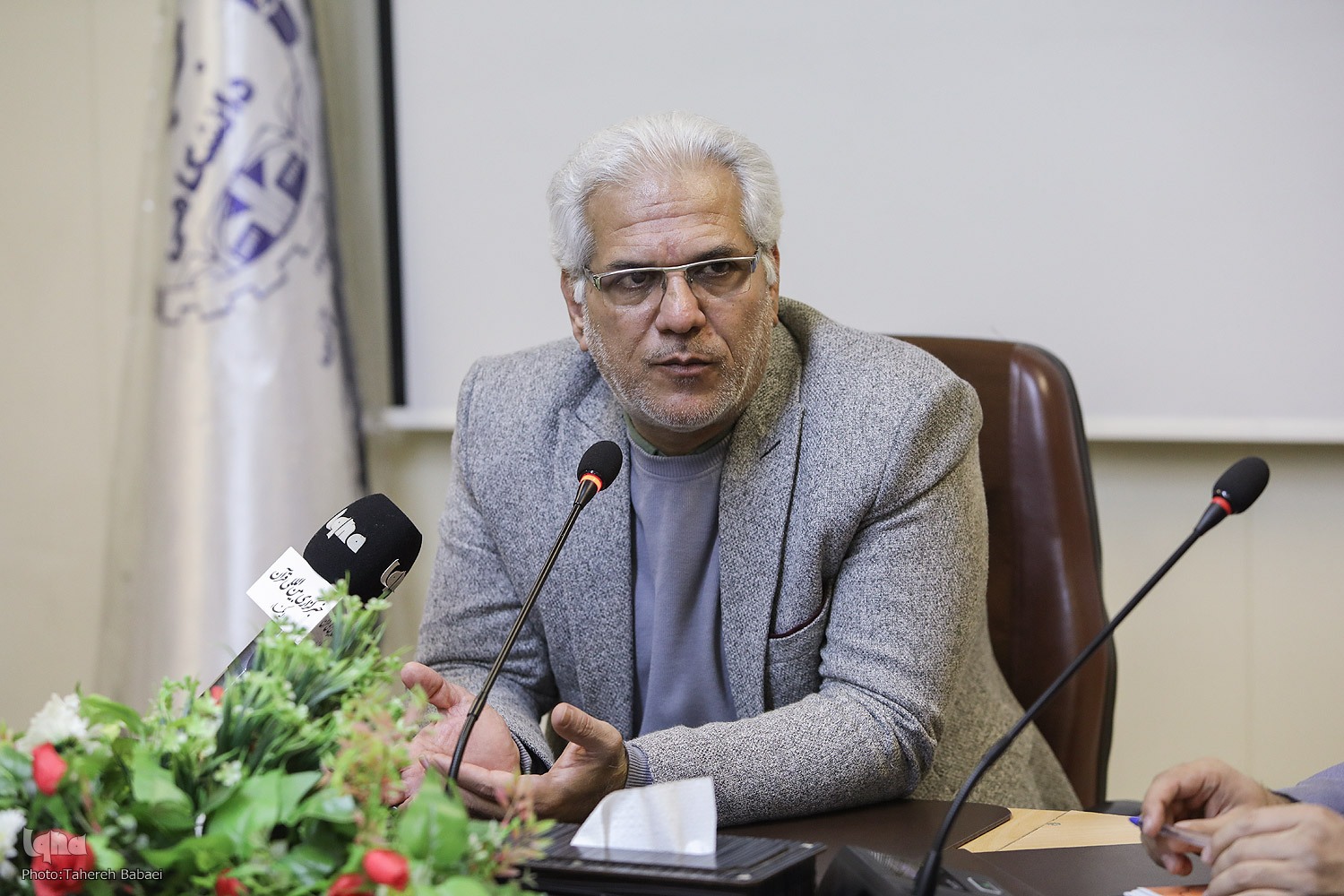 آمار توجه به زبان فارسی پس از انقلاب اسلامی بالا رفته است + فیلم