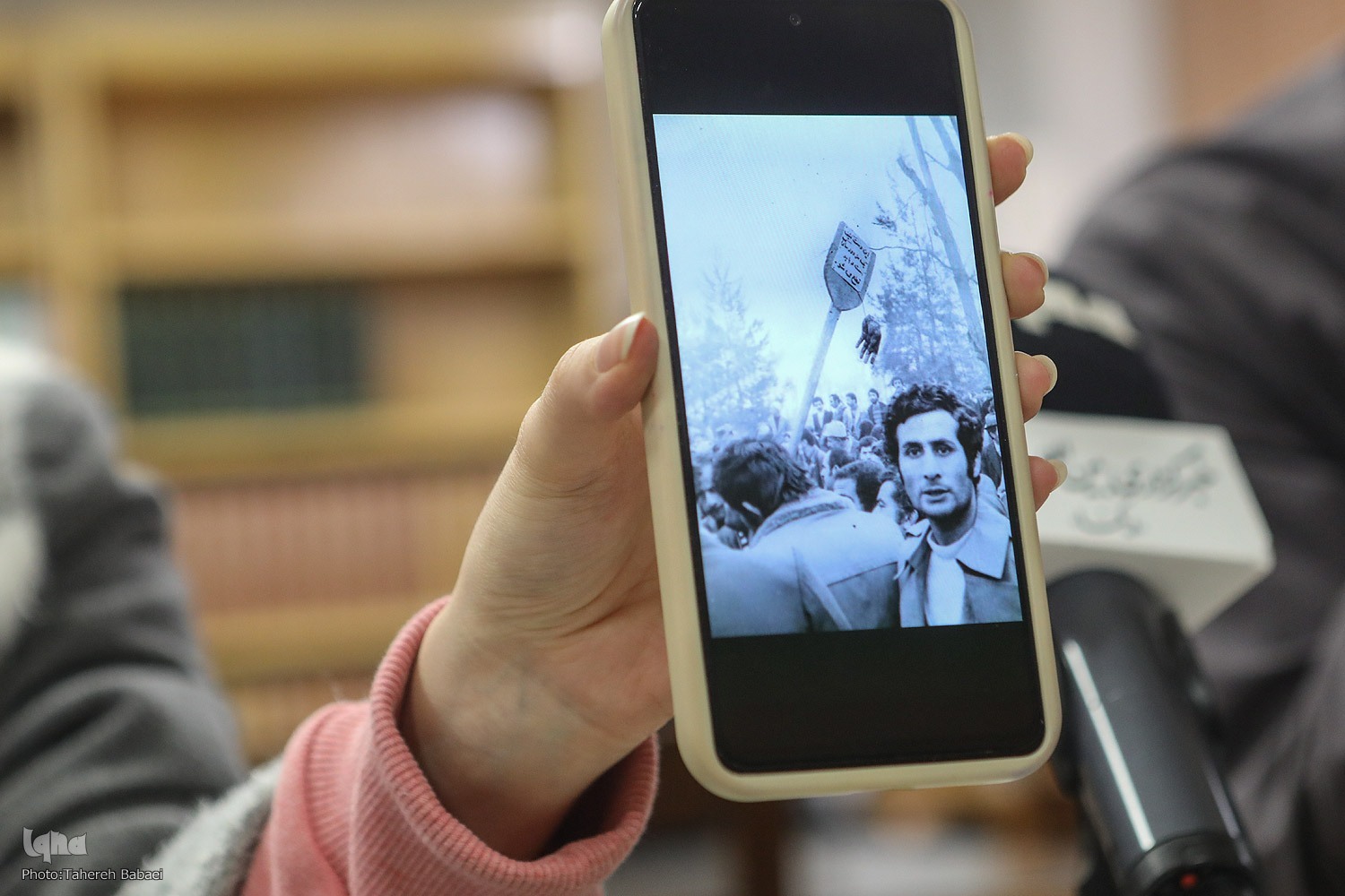 خروش خشم و جریان عاطفه در جان عکسهای انقلاب مردم ایران + فیلم خروش خشم و جریان عاطفه در جان عکسهای انقلاب مردم ایران + فیلم