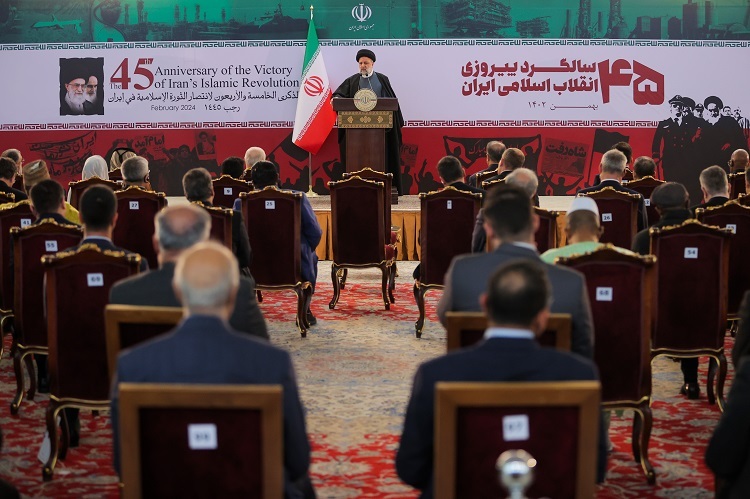 رئیس جمهور در مراسم بزرگداشت سالروز انقلاب اسلامی با حضور سفرای خارجی رئیس جمهور در مراسم بزرگداشت سالروز انقلاب اسلامی با حضور سفرای خارجی