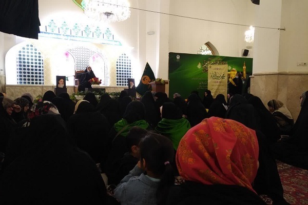 ویژه برنامه «نگین نبوت» با حضور زائران غیرایرانی برگزار شد