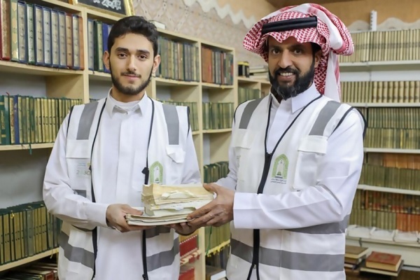 جمع آوری قرآنهای قدیمی در ریاض برای استفاده دوباره جمع آوری قرآنهای قدیمی در ریاض برای استفاده دوباره