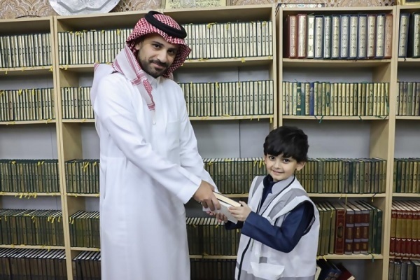 جمع آوری قرآنهای قدیمی در ریاض برای استفاده دوباره جمع آوری قرآنهای قدیمی در ریاض برای استفاده دوباره