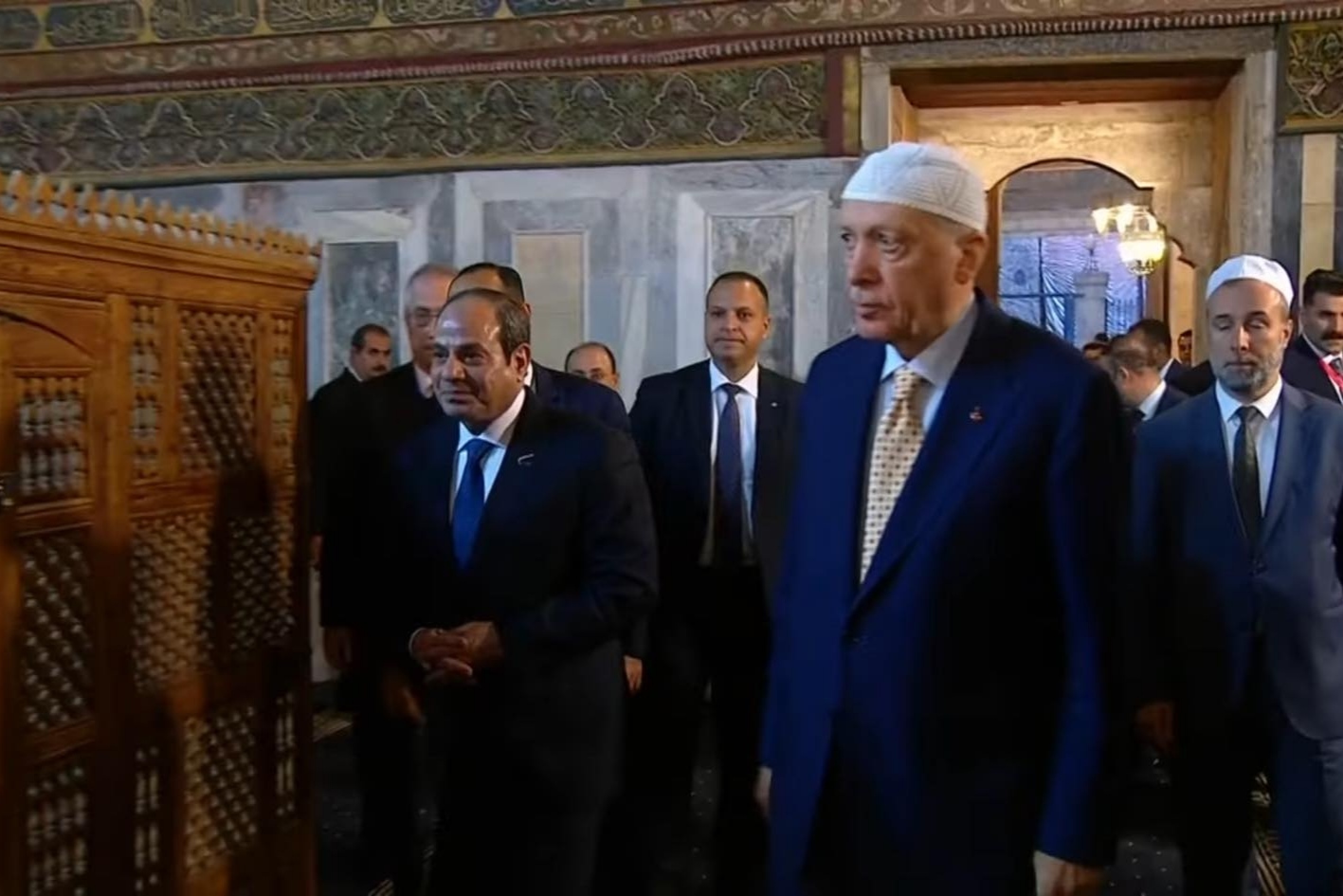 اردوغان نسخه نفیسی از قرآن را به رئیس‌جمهور مصر اهدا کرد