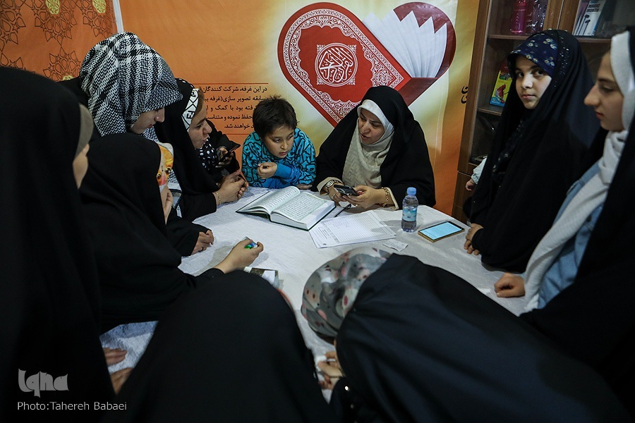 همخوانی زیبای نوجوانان قرآنی و تلاوت زیبای قاریان افتخاری + فیلم