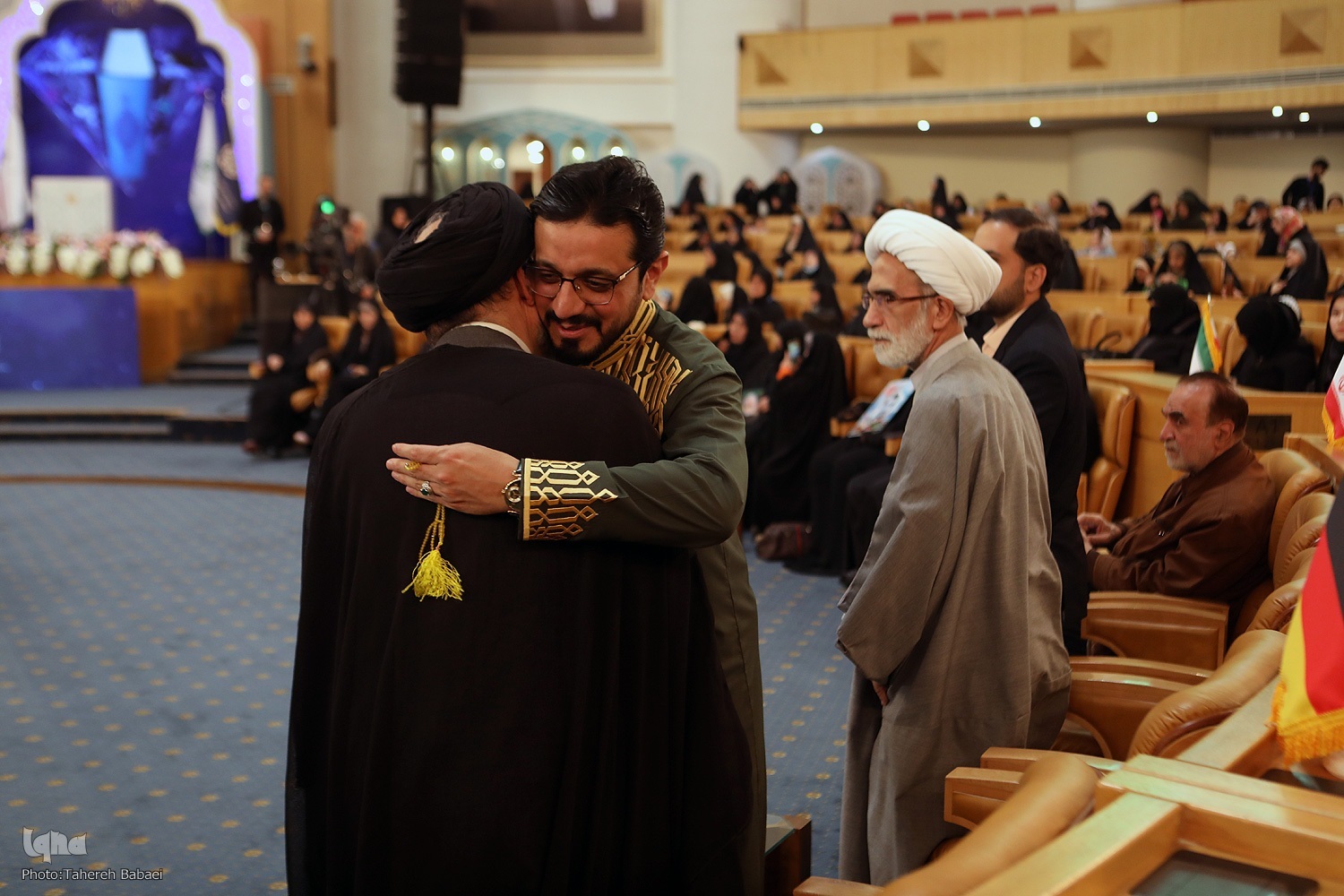 اوج هیجان در سالن اجلاس سران با تلاوت قاسم مقدمی / تحلیلی بر نور سالن مسابقات + فیلم