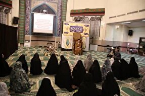 حضور نماینده ولی فقیه در لرستان در جمع دانشجویان معتکف + عکس