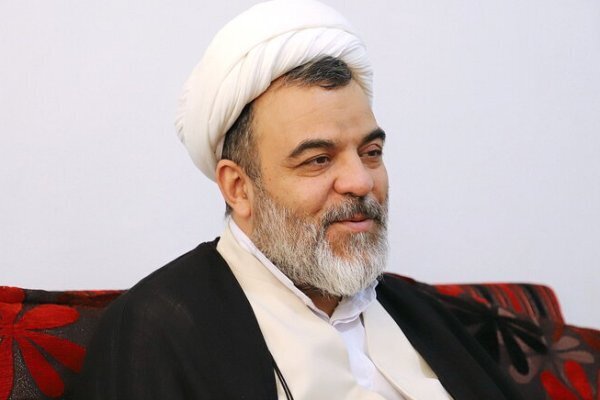 پرچم ایران بالاست