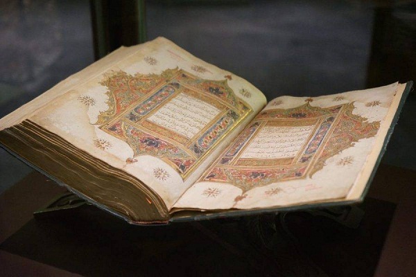 بازدید نخست‌وزیر تایلند از مرکز نگه‌داری نسخ قدیمی قرآن + عکس