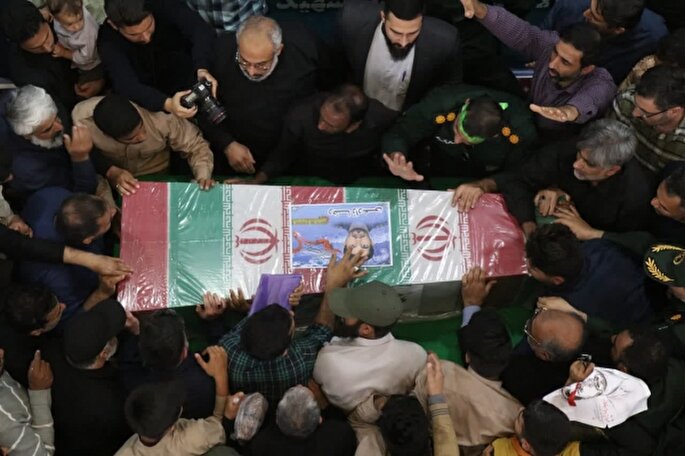 پیکر شهید مدافع حرم «رضا زارعی» در بندرعباس تشییع شد