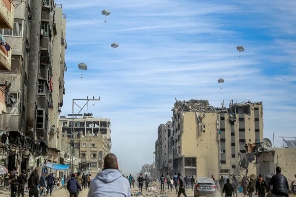 همه چیز از آسمان غزه میبارد؛ از بمب تا غذا و دارو همه چیز از آسمان غزه میبارد؛ از بمب تا غذا و دارو