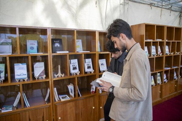 گشایش دومین نمایشگاه سالانه قرآن در دانشگاه کوفه + عکس