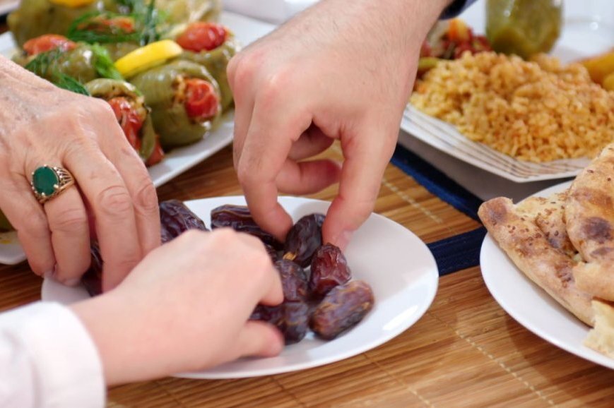 رمضان/ تجربه معنوی روزه‌داری را چگونه برای کودکان شیرین کنیم