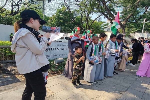 برگزاری تجمع همبستگی با فلسطین در تایلند + عکس برگزاری تجمع همبستگی با فلسطین در تایلند + عکس