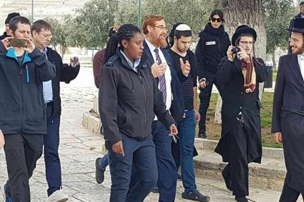 آسیب چندین دانش‌آموز در حمله اسرائیل به مدرسه‌ای در کرانه باختری تا زیر گرفته شدن فلسطینی توسط یک صهیونیست