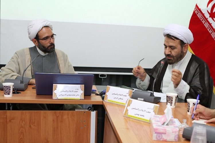 کریمی: عقل بشر برای شناخت انسان به وحی نیاز دارد/ یوسفی مقدم: کتب مقدس از رفع نیازهای انسان قاصرند