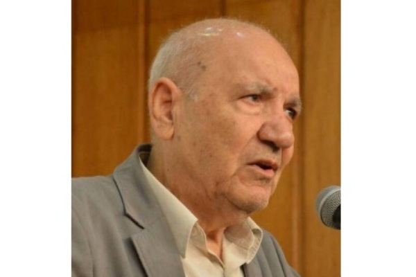 معلم هر جا رود قدر بیند و در صدر نشیند!