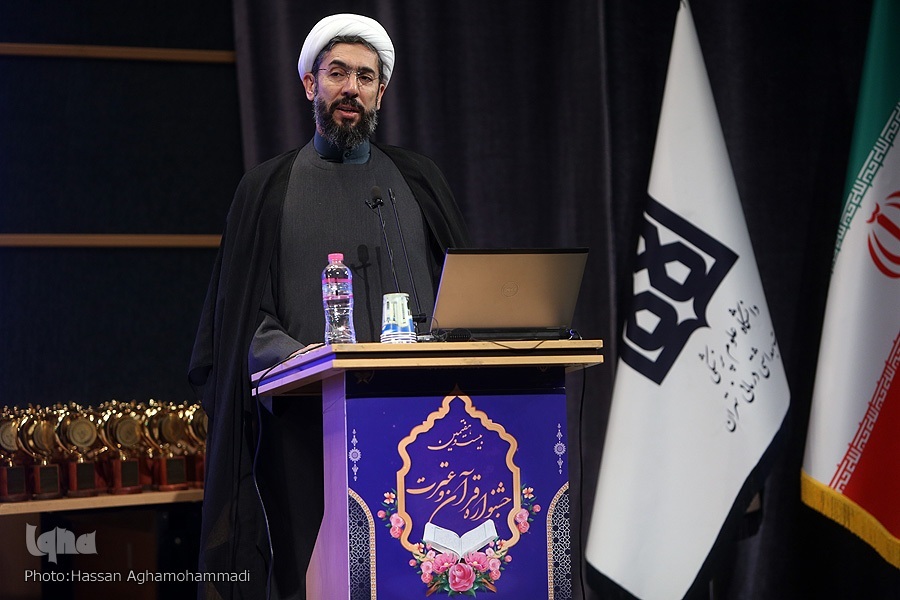 //برگزیدگان بیست و هفتمین جشنواره قرآن و عترت وزارت بهداشت تقدیر شدند