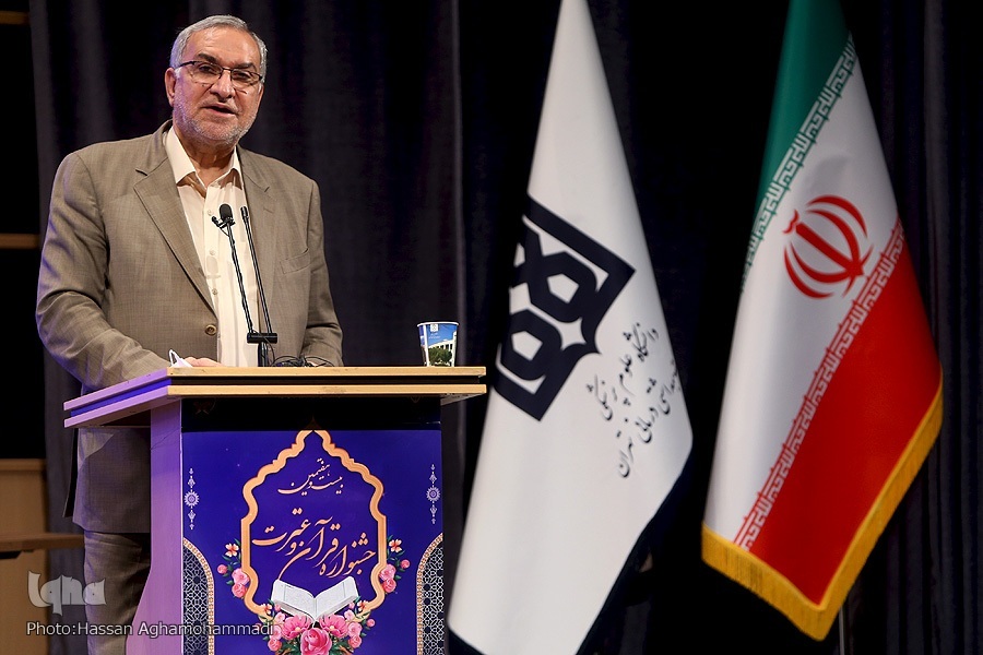 //برگزیدگان بیست و هفتمین جشنواره قرآن و عترت وزارت بهداشت تقدیر شدند