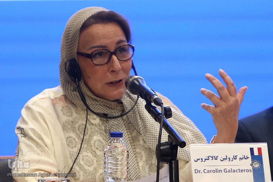 کارولین گالاکتروس، پژوهشگر از فرانسه