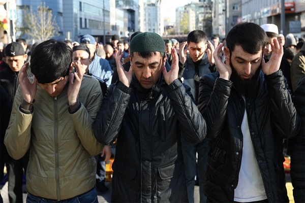 برگزاری مراسم باشکوه نماز عید فطر در روسیه + عکس  // اماده