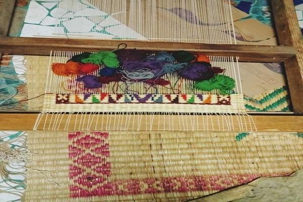 بافتن آیات قرآن کریم بر حصیر+ عکس