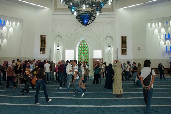 نگاهی به جنوبی‌ترین مسجد اروپا + فیلم و عکس