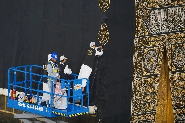 بالا بردن پرده کعبه +فیلم و عکس بالا بردن پرده کعبه +فیلم و عکس