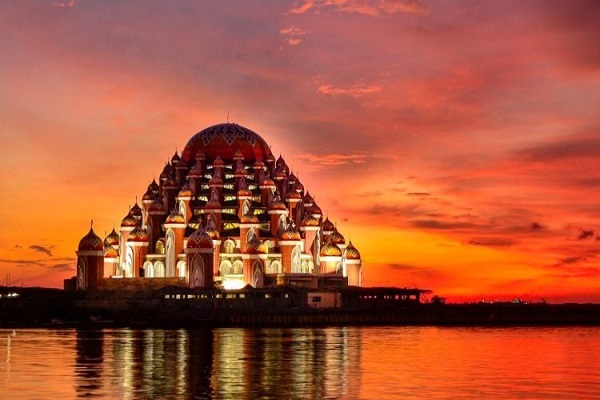 مسجدی با 99 گنبد ! + فیلم و عکس