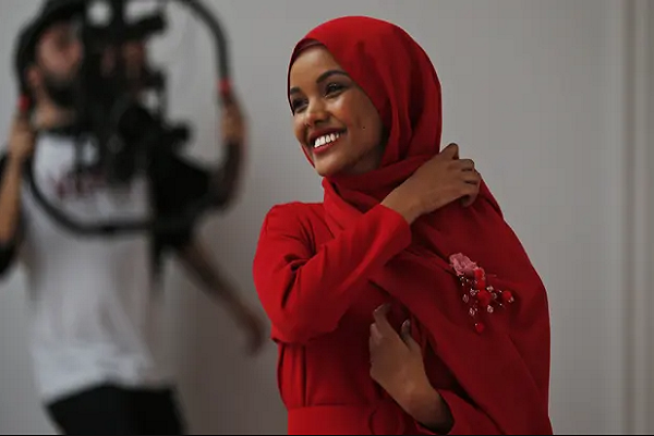 با افتخار حجاب دارم و این نشانه ای از قدرت است