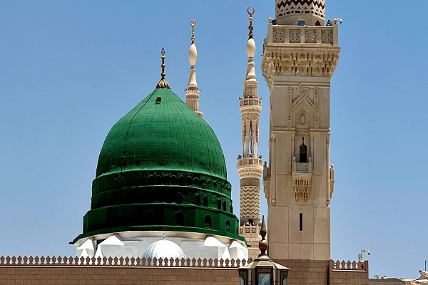 دلتنگم‌ اما جای جای دلم جای پای توست یا رسول‌الله