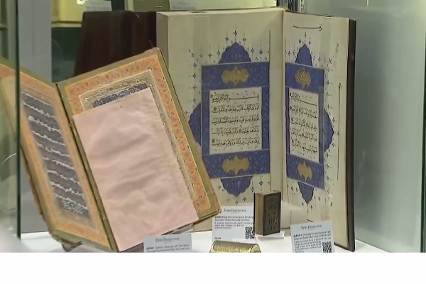 نسخه‌های خطی کمیاب در نمایشگاه کتاب ابوظبی