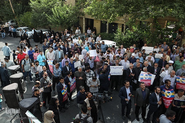 كاخ بی‌بنيان سلطه استكبار را با منطق قرآنی فرو می‌ریزیم