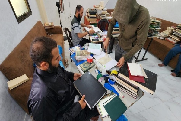 پویش داوطلبانه در رفح برای ترمیم قرآن‌های فرسوده