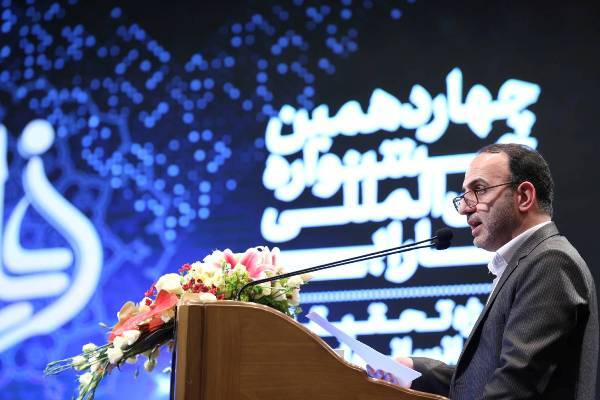 در حوزه‌های قرآنی، تفسیر و حدیث دارای ضعف هستیم