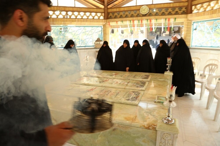 جامعه‌الزهرا به مناسبت محرم، سیاه‌پوش شد