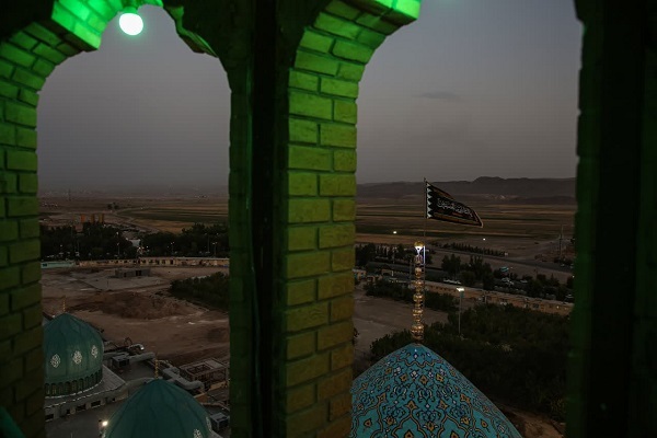 آیین تعویض پرچم گنبد مسجد مقدس جمکران برگزار شد