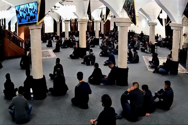 عَلم عزای سید و سالار شهیدان در شهر آنتاناناریوو ماداگاسکار برافراشته شد