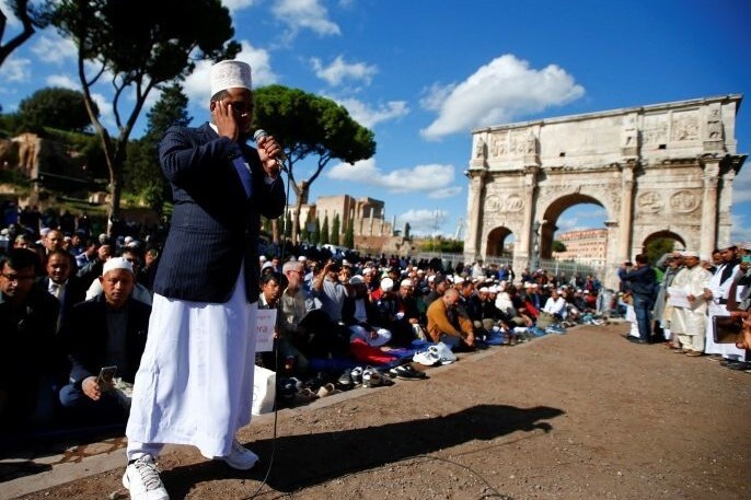 اقامه نماز مسلمانان ایتالیا در فضاهای باز
