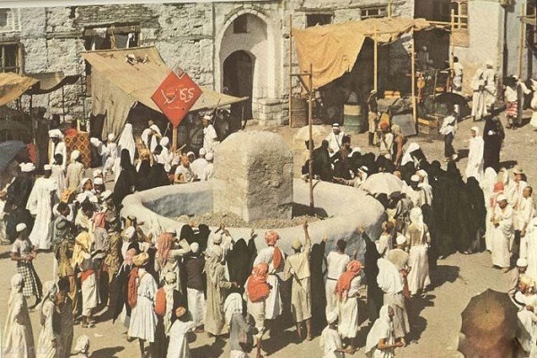 اشعاری در تبریک حج به علما و مزمت آنانی که به دین پایبند نیستند