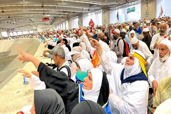 حجاج در دومین روزبیتوته درمنا جمرات سه گانه را رمی کردند