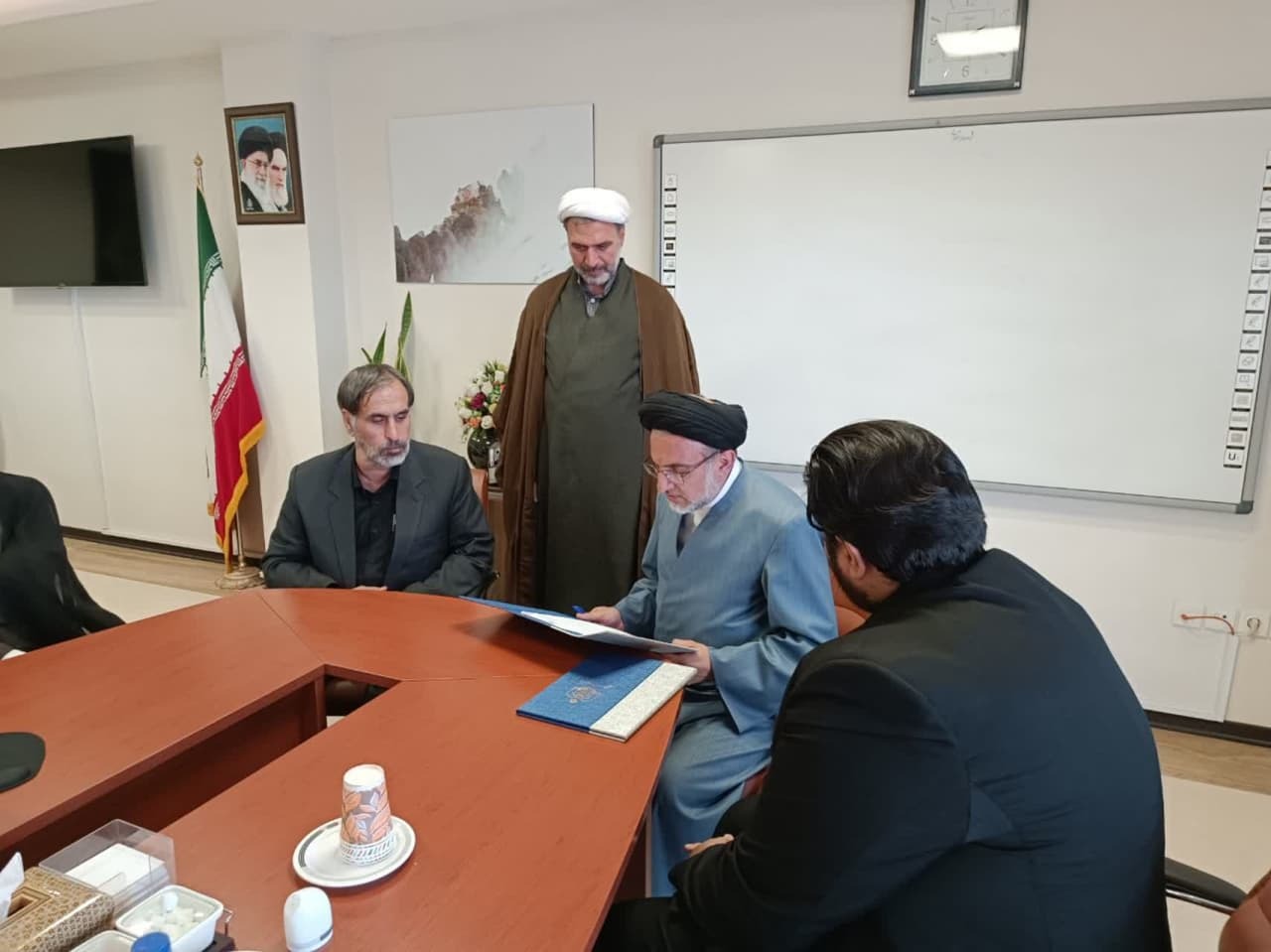 اعطای حکم ریاست ستاد مسابقات قرآن به استاندار خراسان شمالی + فیلم