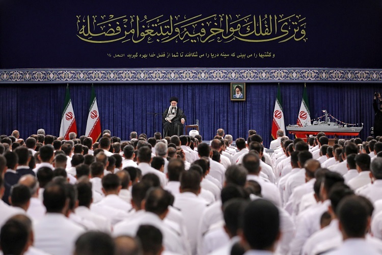 دیدار کارکنان و خانواده‌های ناوگروه ۸۶ ارتش جمهوری اسلامی ایران با رهبر انقلاب